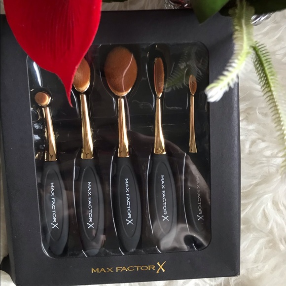 New Max Factor Makeup Brush set on amazing offer!✨ - Picture 5 of 15